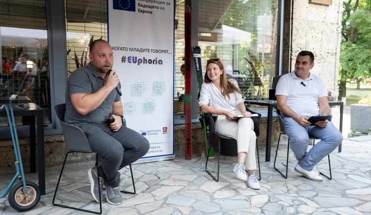 Евродепутатът от БСП Цветелина Пенкова цял месец предизвиква младите в България да вземат участие в Конференцията за бъдещето на Европа